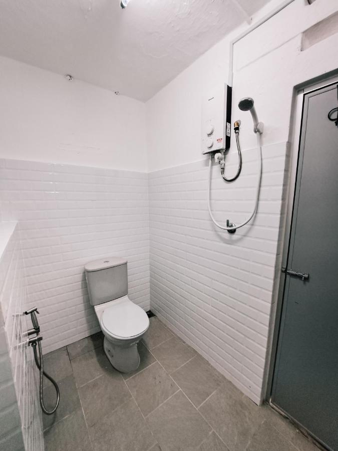 111 Hutton Lane Hostel George Town Bagian luar foto