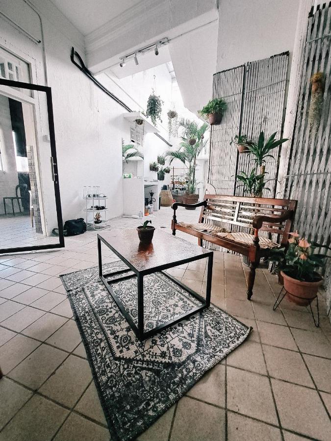 111 Hutton Lane Hostel George Town Bagian luar foto