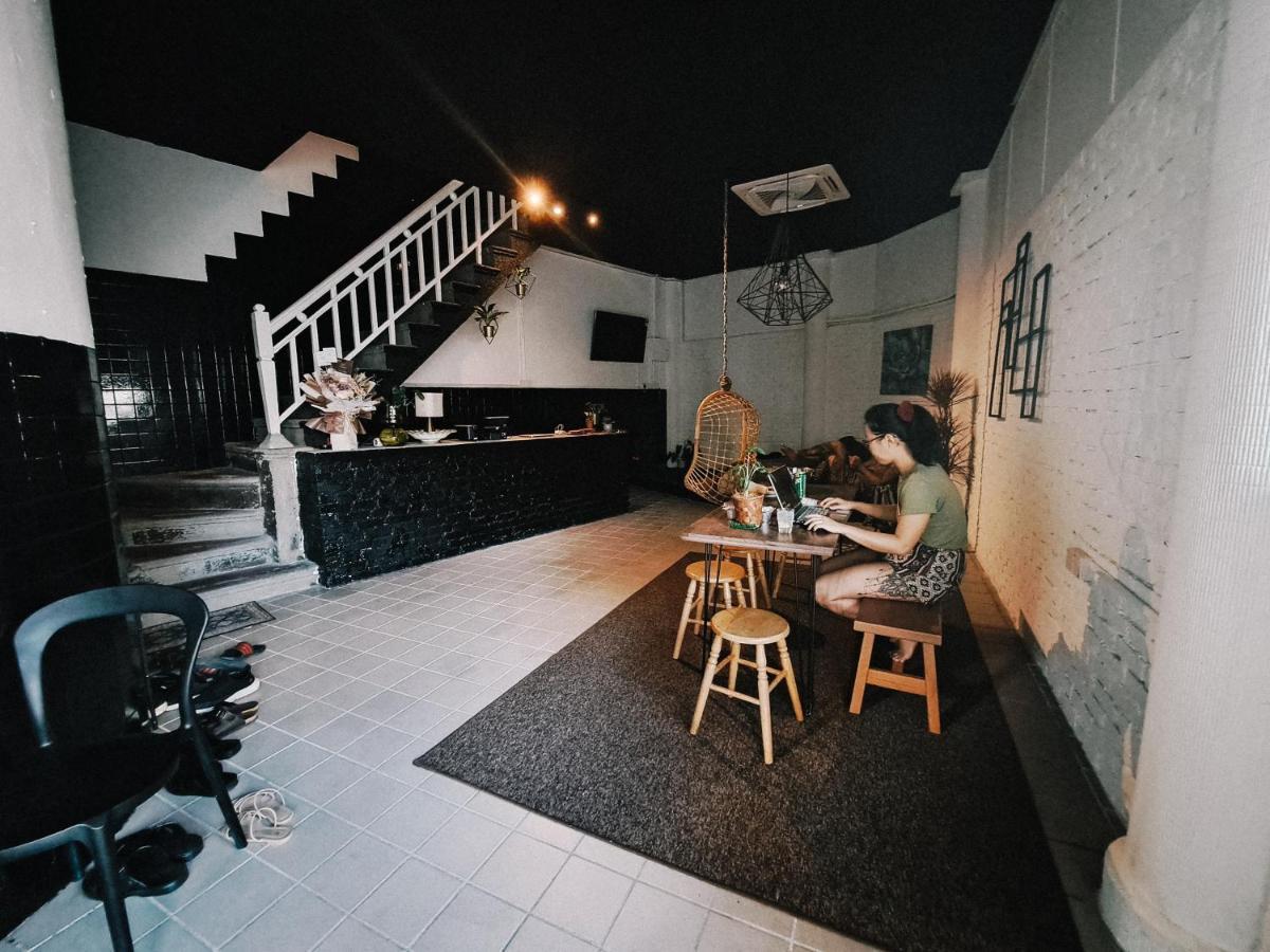 111 Hutton Lane Hostel George Town Bagian luar foto